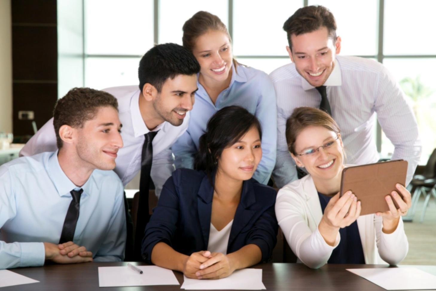 Gruppenarbeit während eines Workshops zur kognitiven Entwicklung